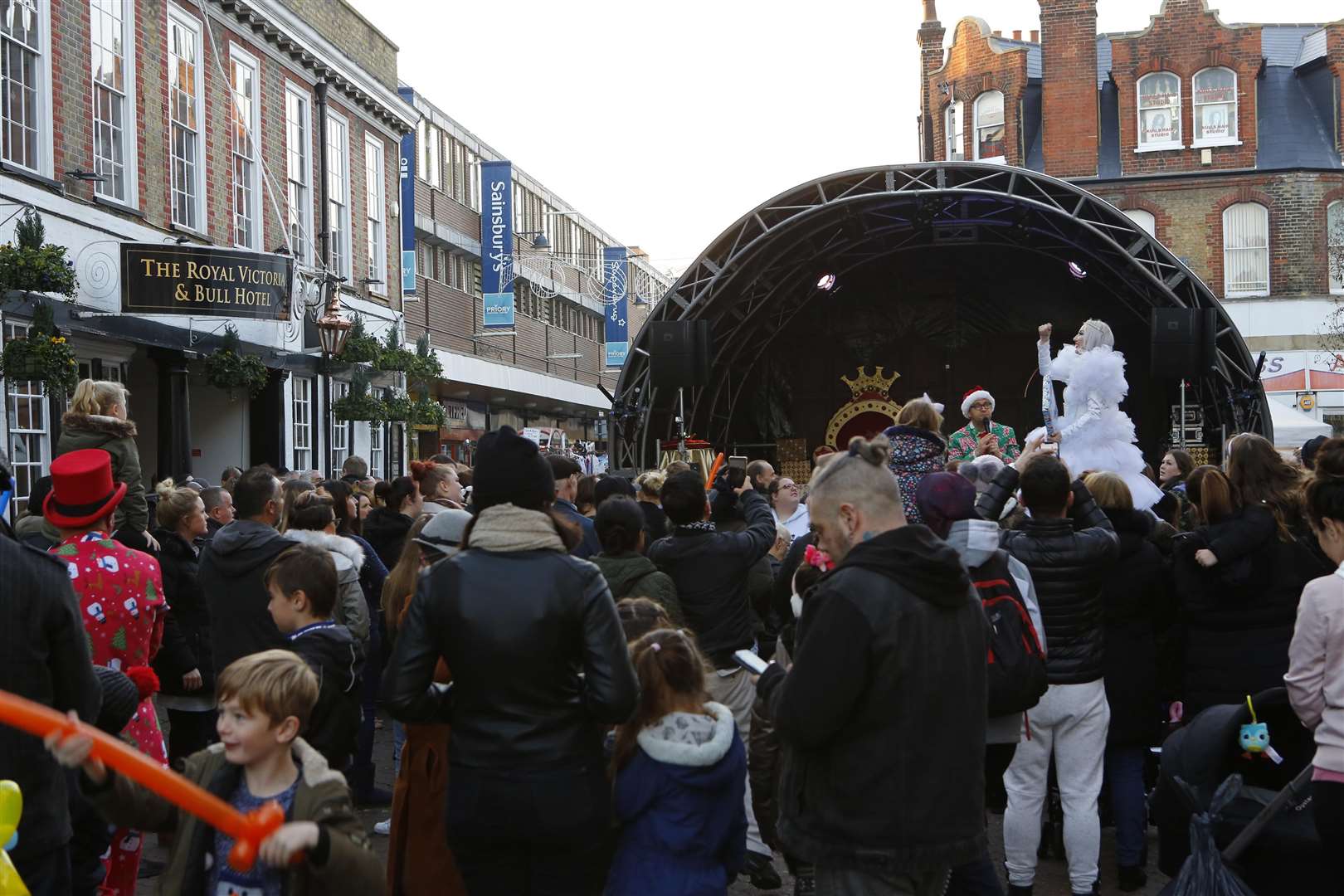 Big Christmas switch on,.One Bell Corner, Hythe Street, Dartford. DA1 1BD.Picture: Andy Jones. (5474304)