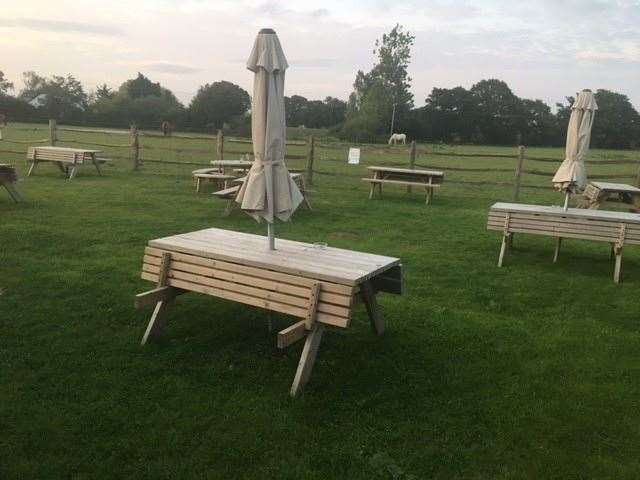 The weather was definitely on the cooler side so no-one was taking advantage of the picnic tables outside, but I’m sure they would have been packed if it was a balmy summer evening