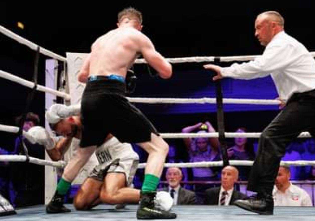 Louis Greene from Strood beats Paul Kean in his commonwealth title defence Picture: Kynock-boxing.com