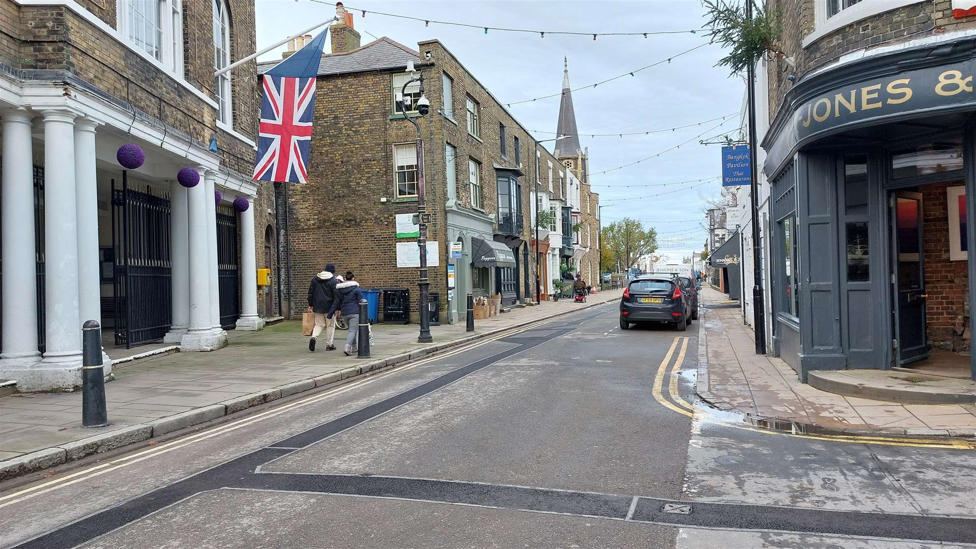 Three teenagers have been arrested following an altercation in Deal High Street