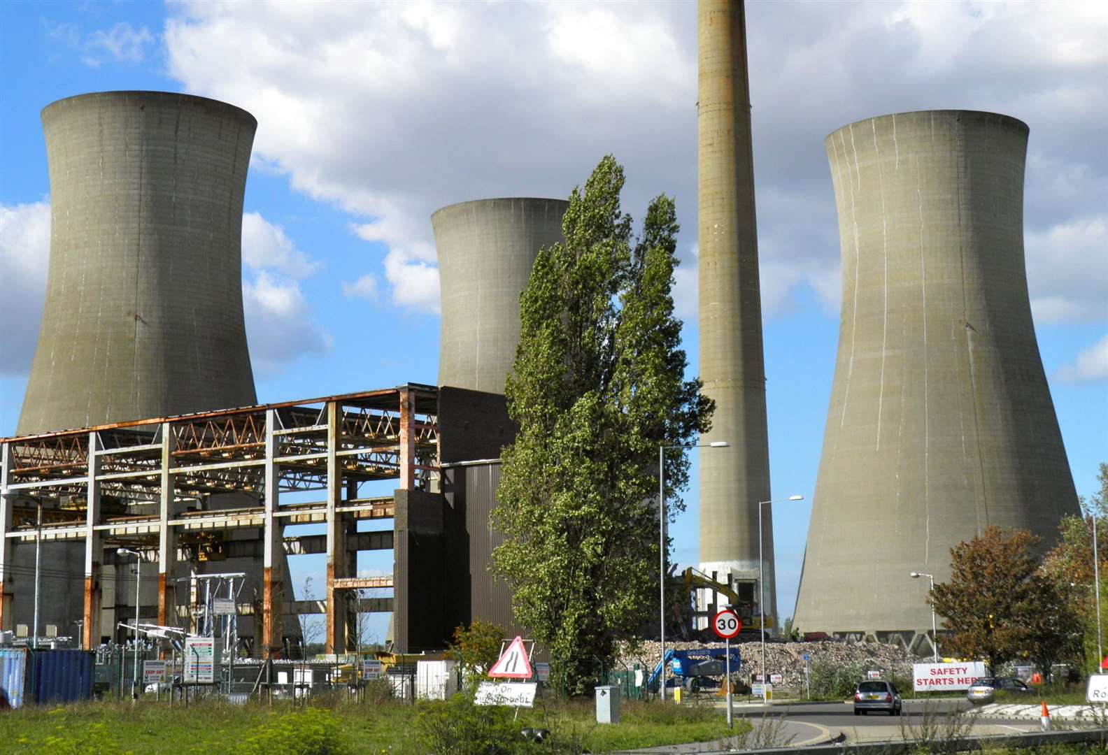 KMG GROUP USE ONLYConditions of Use: Slug: Richborough EM 270616Caption: Richborough Power Station in September 2011Location: DealCategory: Heritage & HistoryByline: Colin VarrallContact Name: Colin VarrallContact Email: Contact Phone: 07545586887Uploaded By: Beth ROBSONCopyright: Colin VarrallOriginal Caption:OLYMPUS DIGITAL CAMERA FM4400730 (7701335)