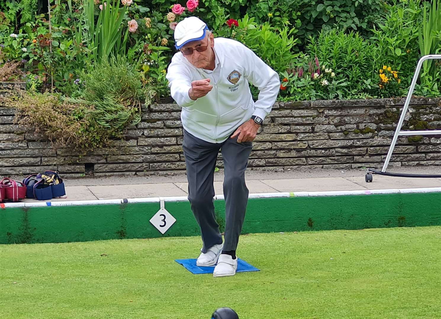 Norman Tilley still bowling aged 98 (48936207)