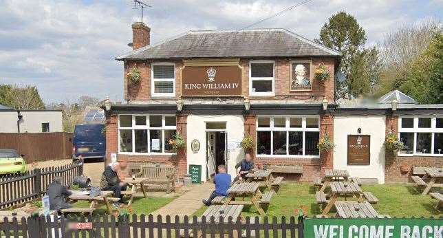 If you were wondering what the pub looked like in daylight, here’s a picture I’ve borrowed from Google