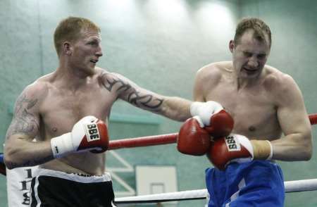 Tom Dallas v Gabor Farkas at Medway Park