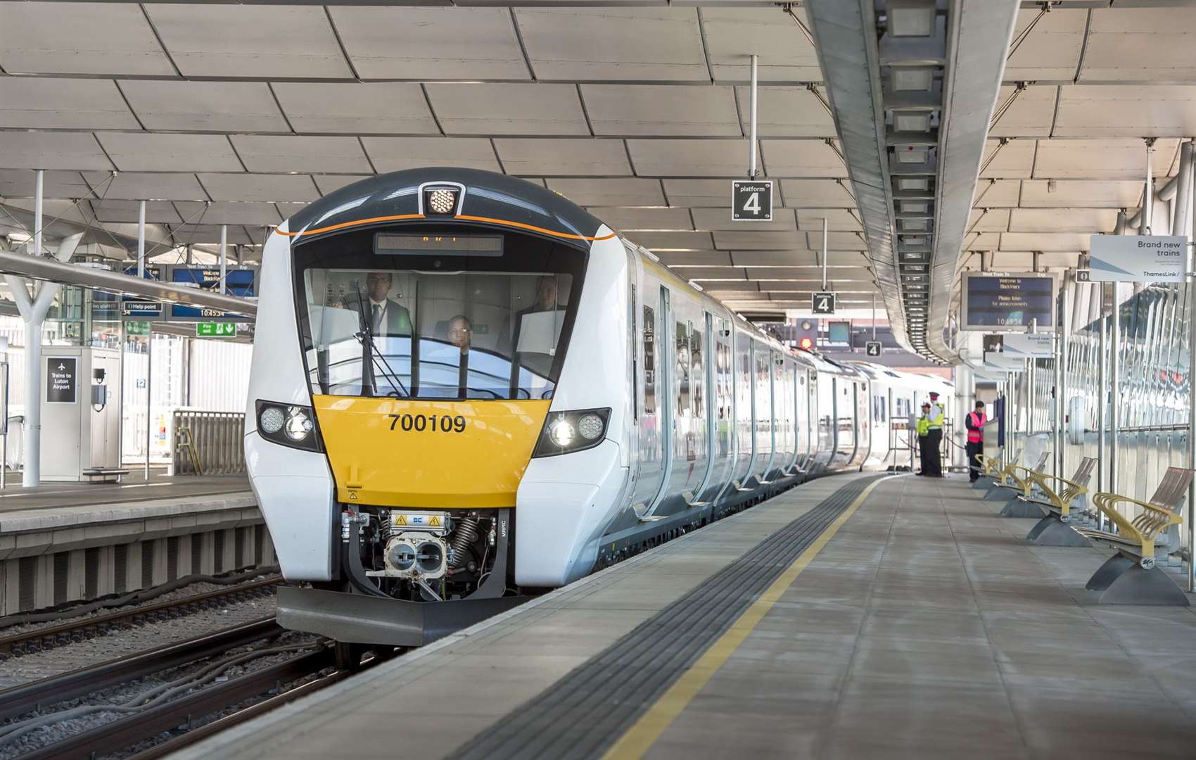 New Thameslink train (18268502)