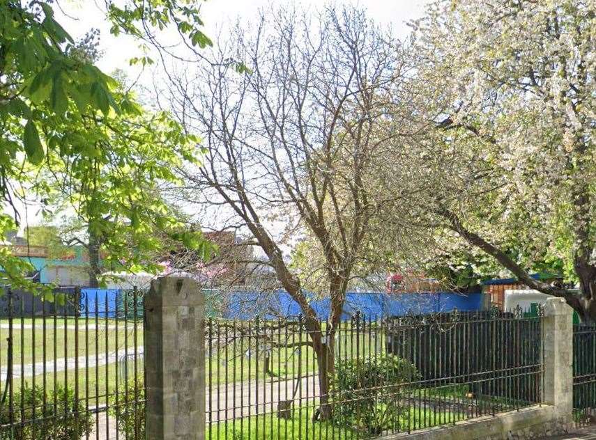 The Workers Memorial Tree as it stood in Rochester Castle Gardens before it was cut down. Photo: Google