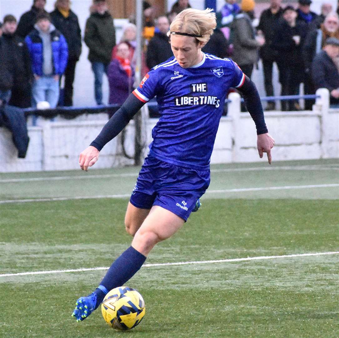 New Margate man Ellis Ashworth sends the ball forward. Picture: Randolph File