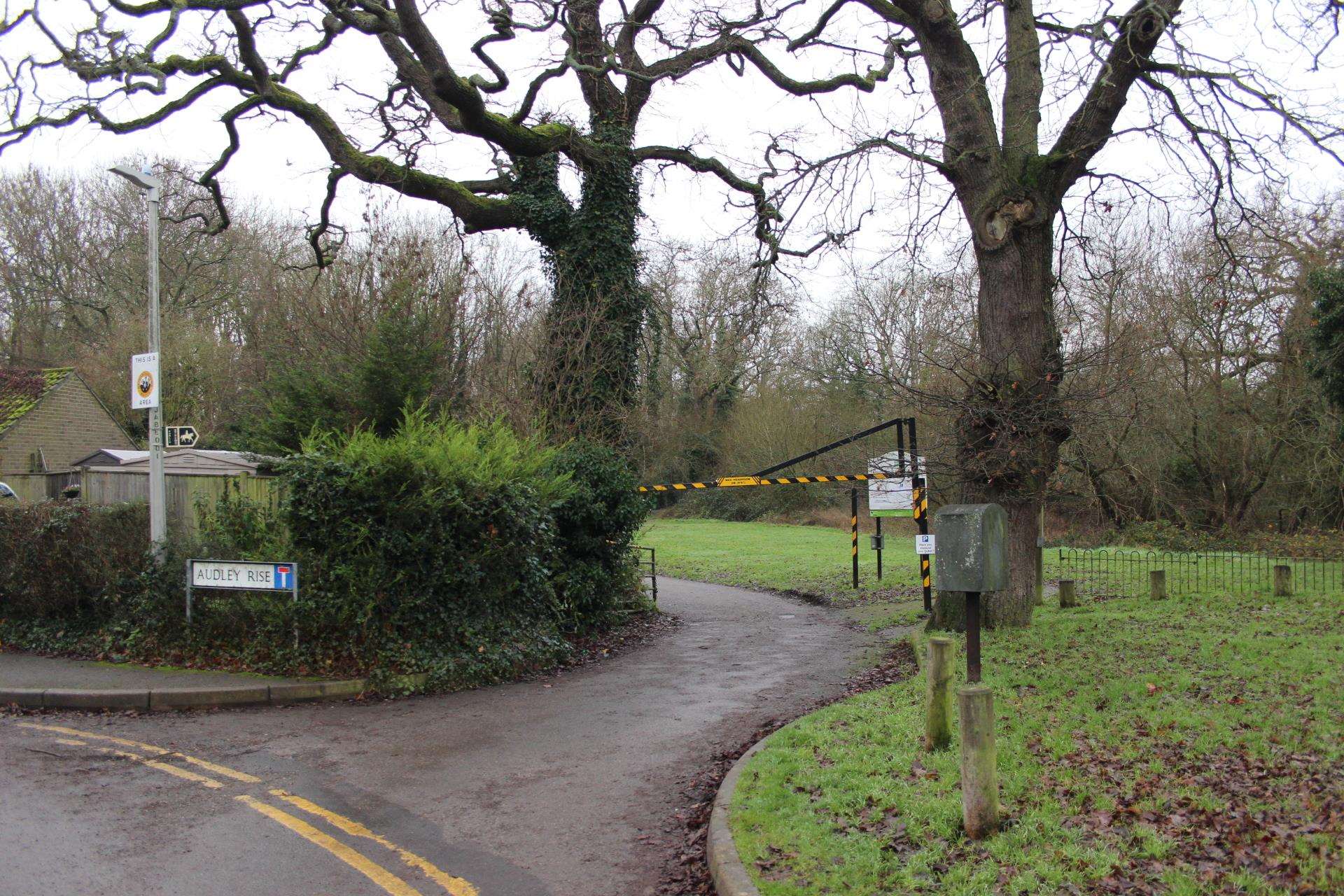 Audley Avenue car park leading to Haysden Country Park, Tonbridge (6248918)