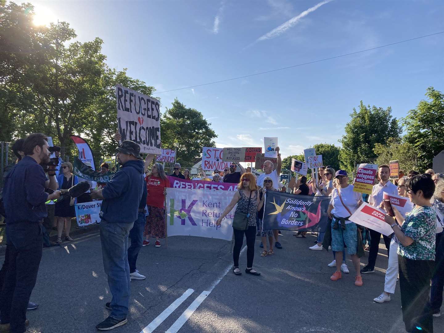 Protesters at Manston processing centre Picture: @candyspets2