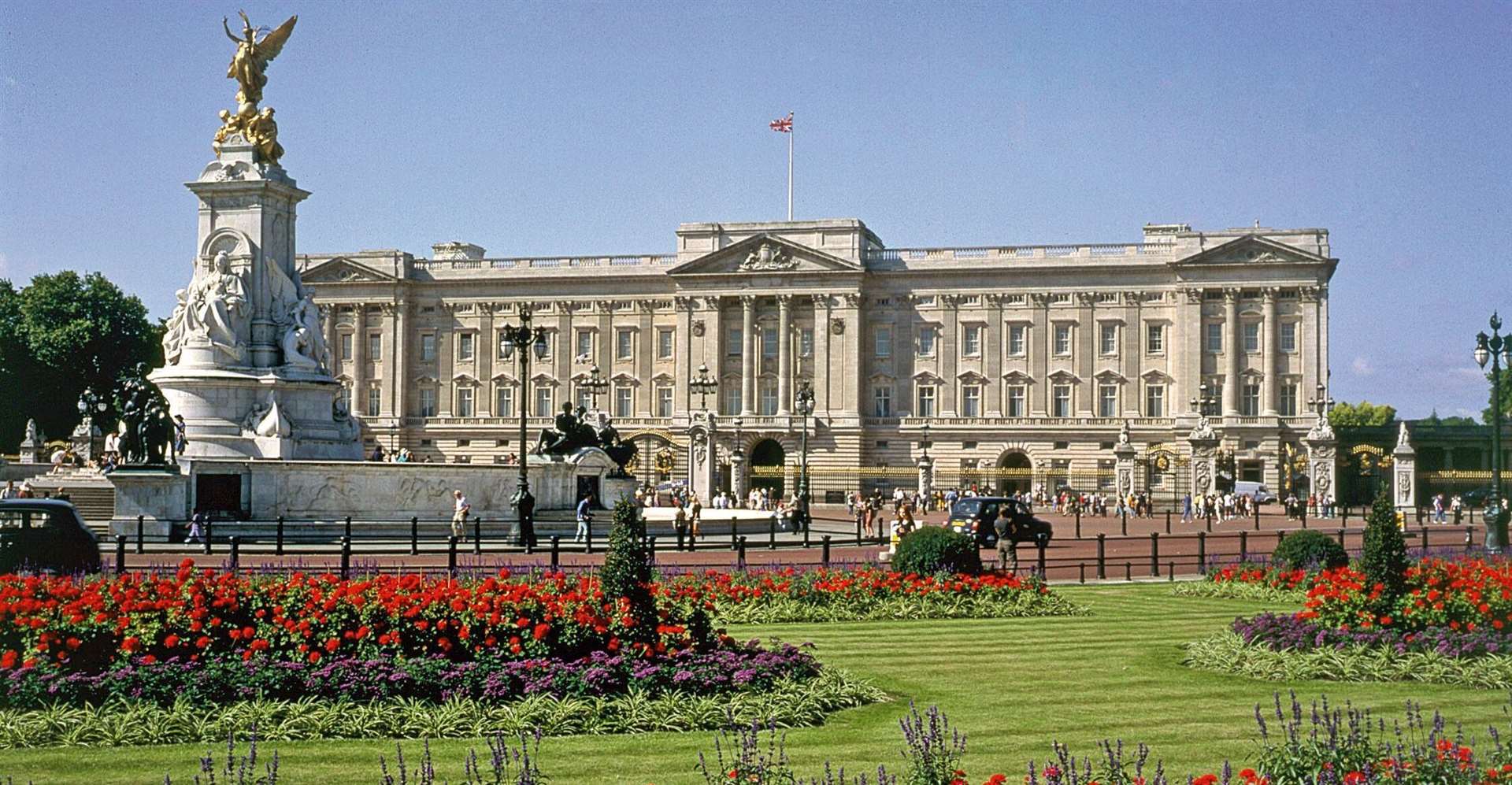 At the end of a visit to the State Rooms, the popular Garden Café is the perfect place for groups to gather and enjoy views of the lake across the Palace lawn.