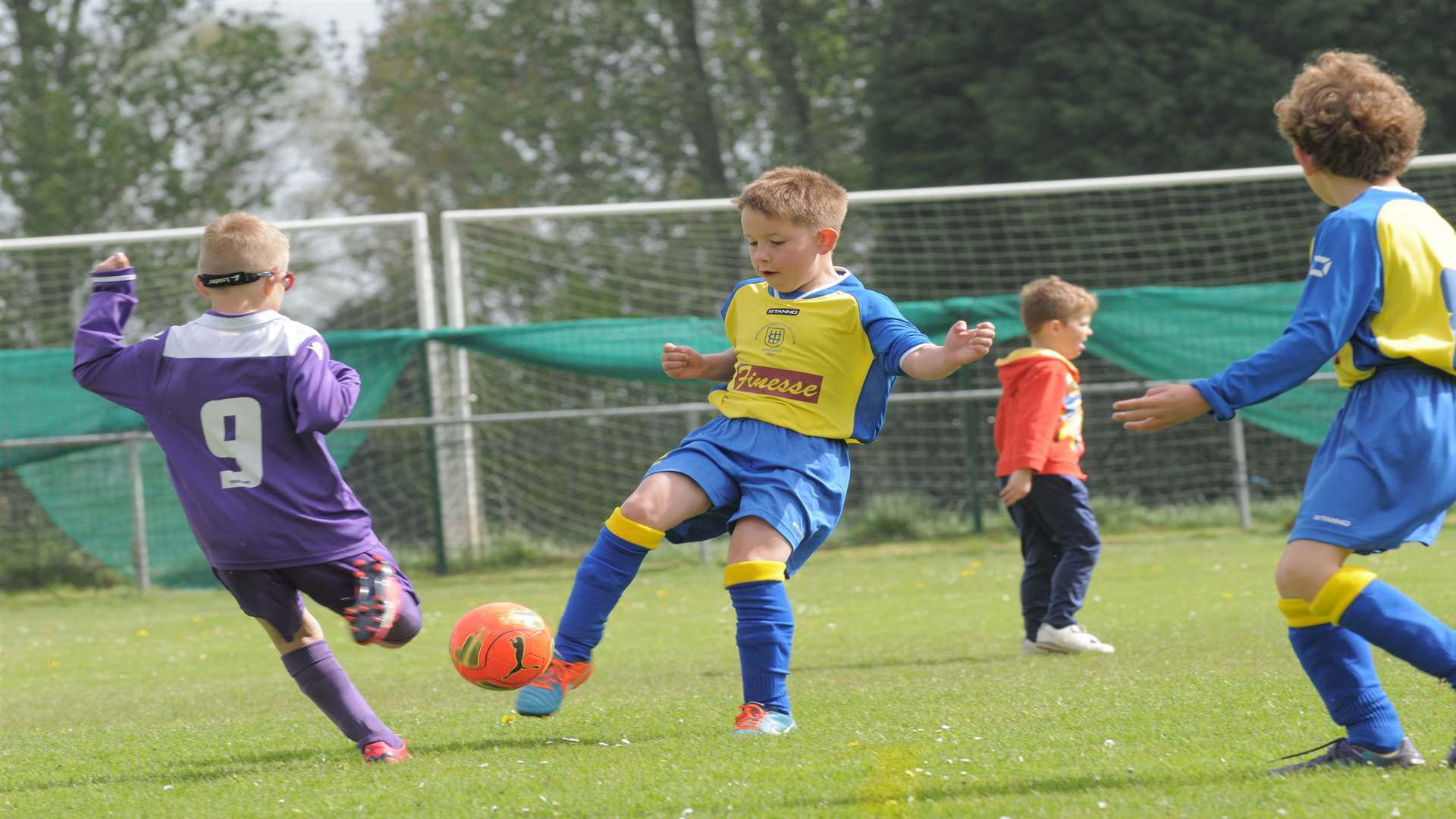 Sittingbourne Lions (purple) v Sheerness East (yellow)