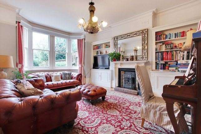 The living room. Picture: Zoopla / Savills