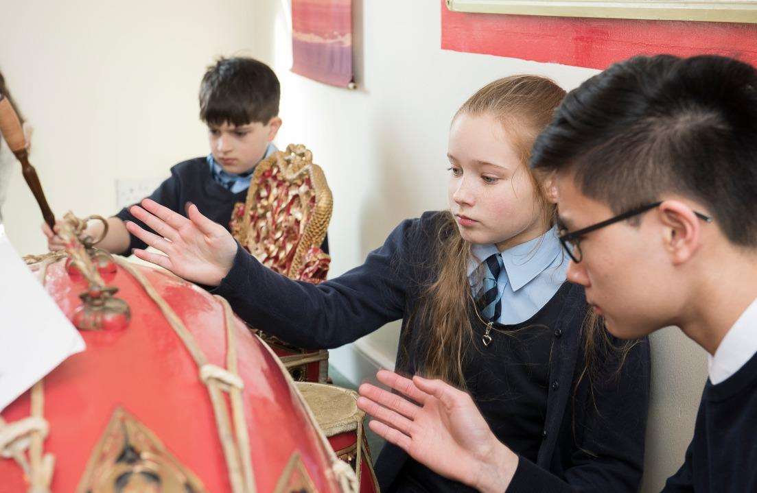 Trying out the gamelan (1683949)