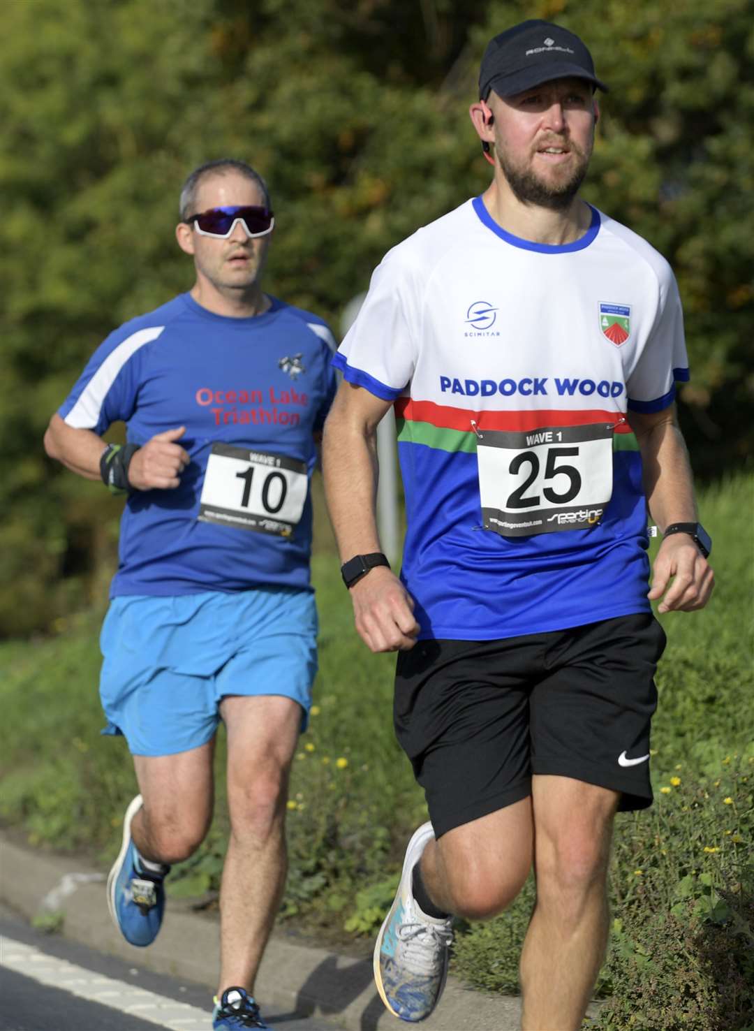 Matt Botten (No.25) at the mile-four marker finished 28th, while Martin Ballard (No.10) finished 59th. Picture: Barry Goodwin (60032943)