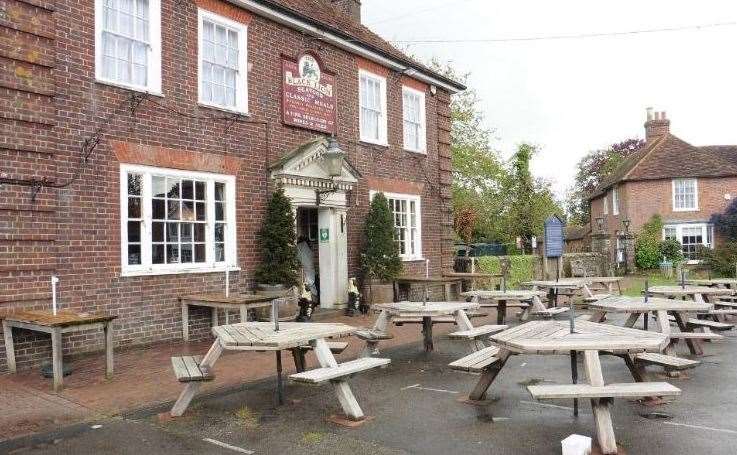 The Black Lion at Appledore (28339673)