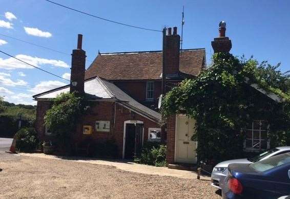 There is a large, shale-covered, car par at one side of the pub – turn right for a beautifully shady pub garden