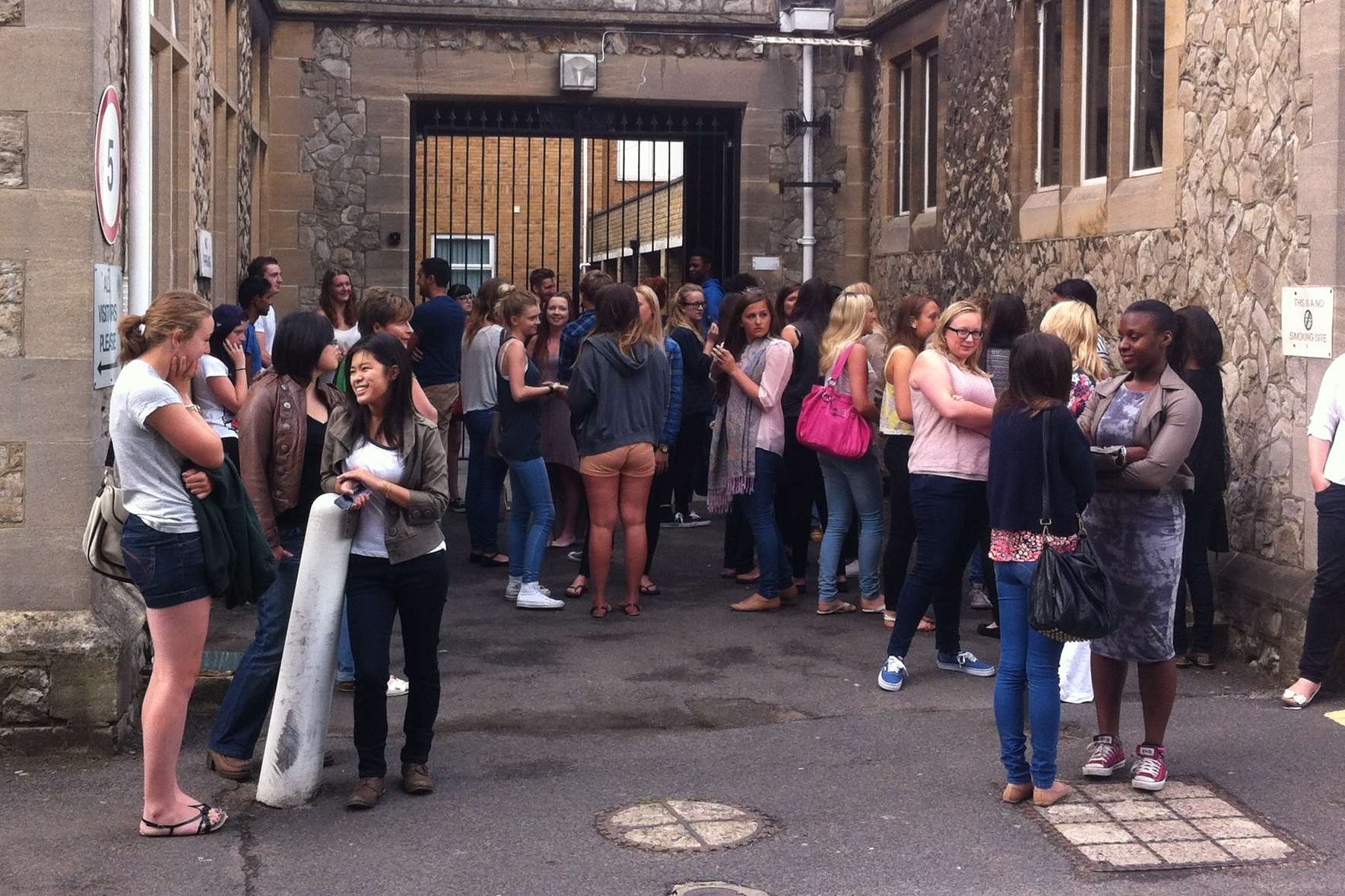 Queues at Dartford Grammar School