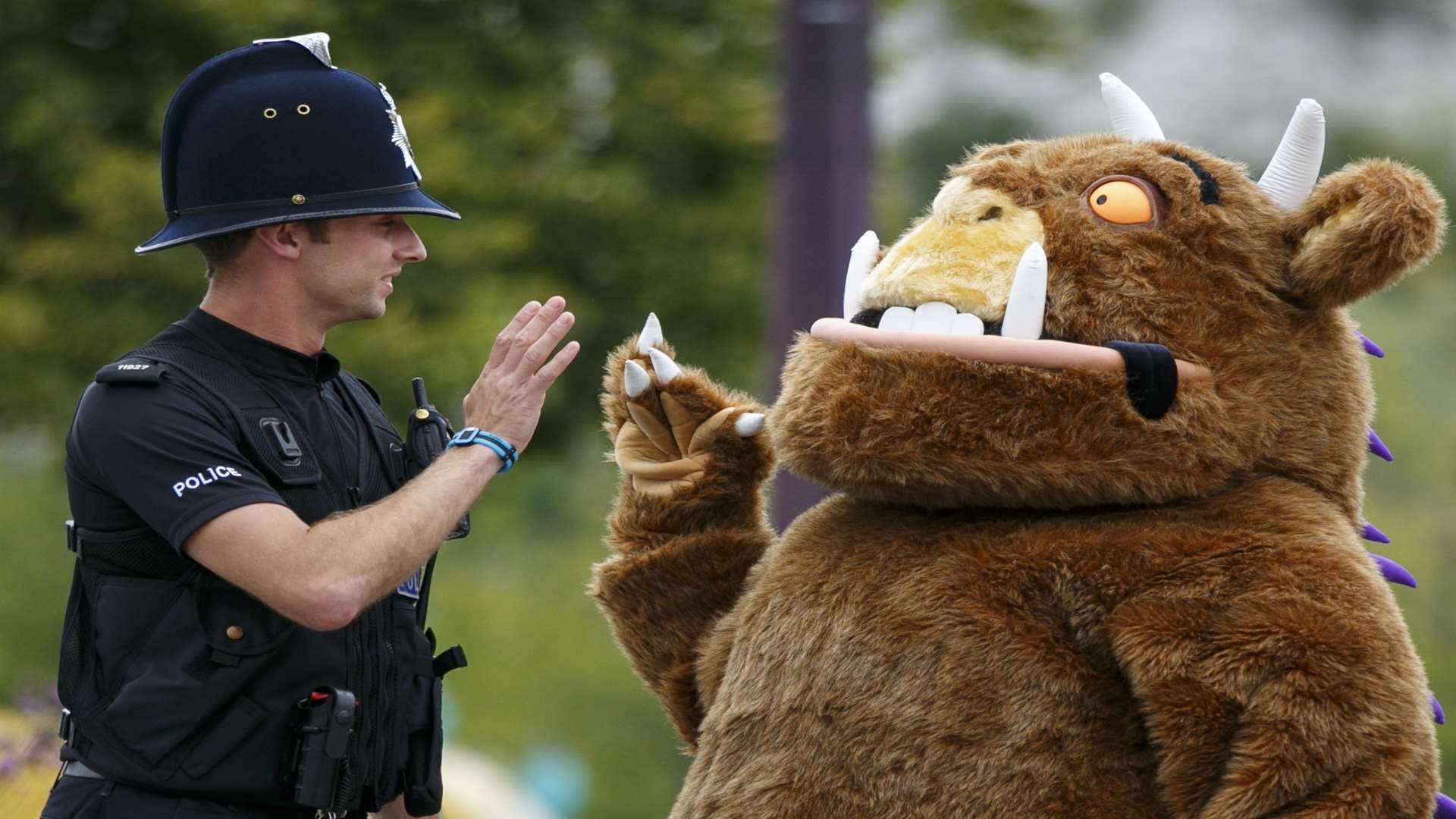 The Gruffalo gets to know the Bluewater locals