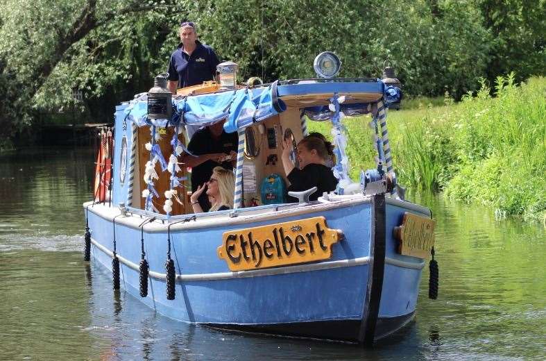 Passengers on the Ethelbert on the Stour