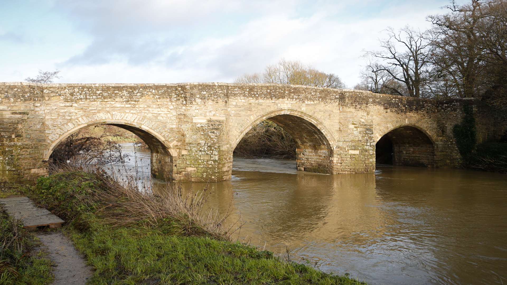 Teston's historic bridge