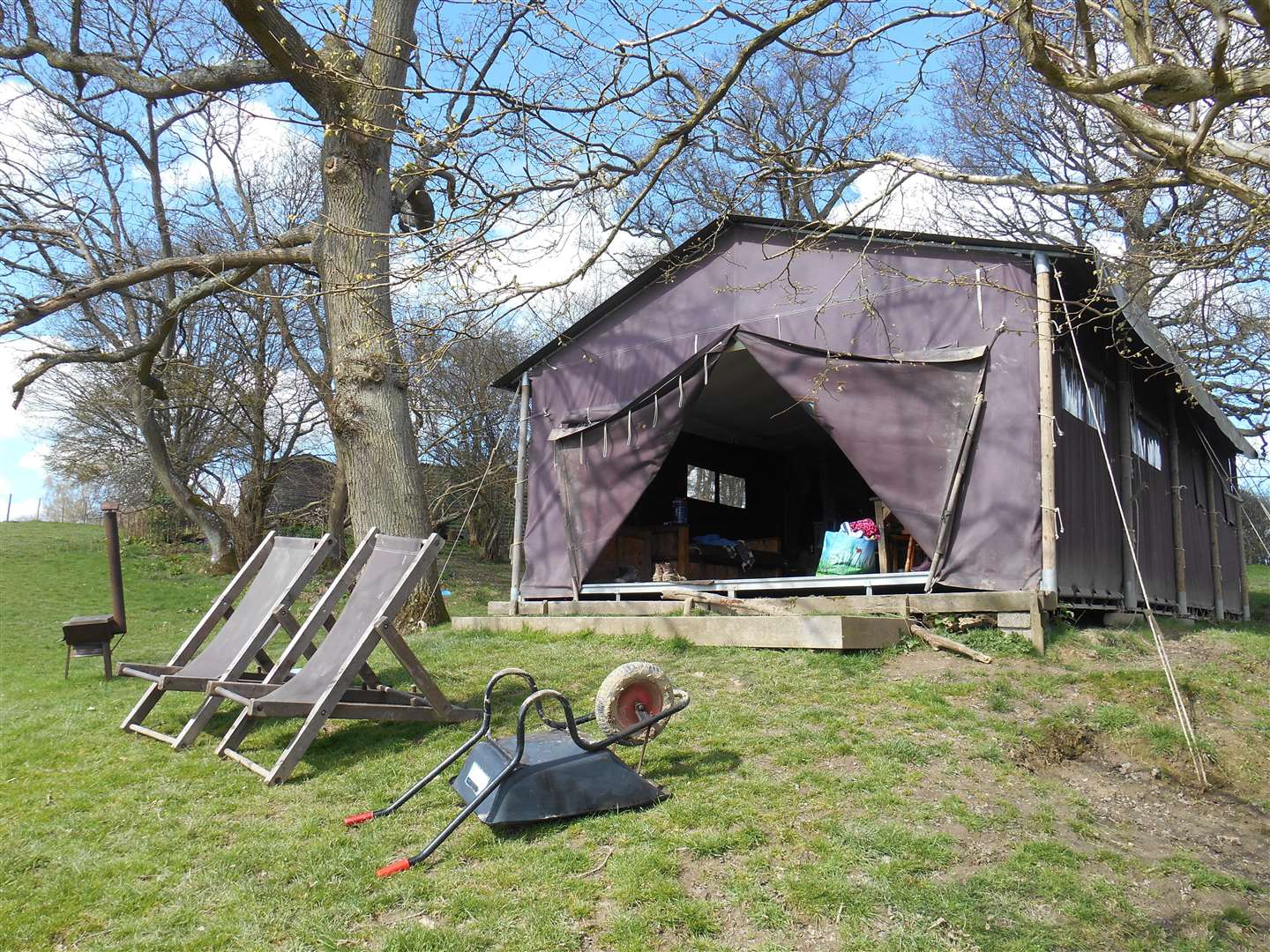 Glamping at Sunninglye Farm