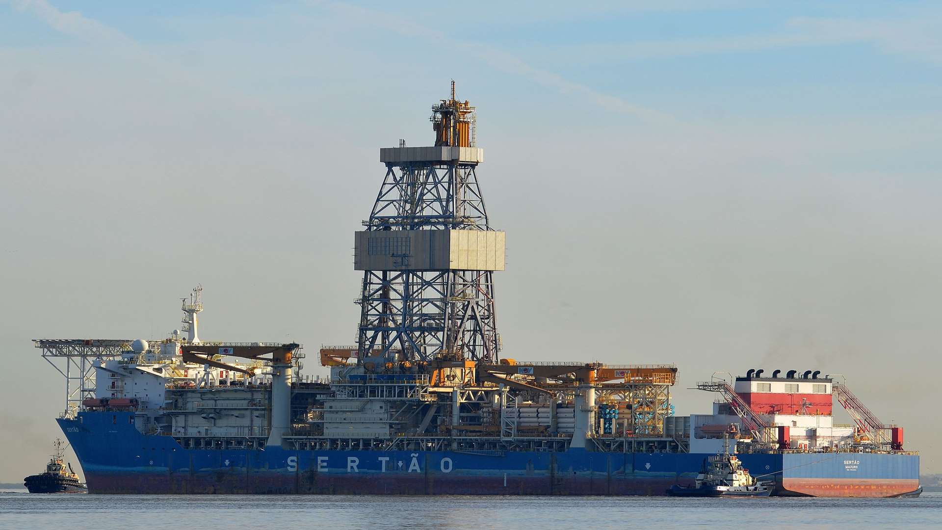 The arrival of a drill ship in the River Thames drew a crowd. Credit: Jason Arthur