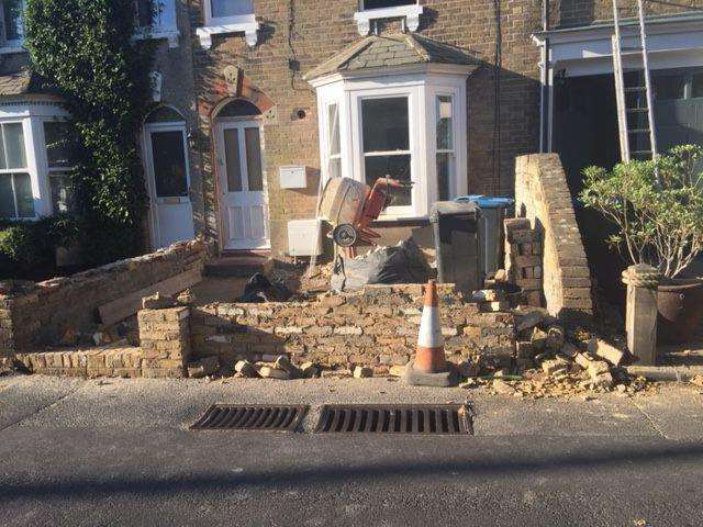 Walls were damaged in Reading Street (3450967)