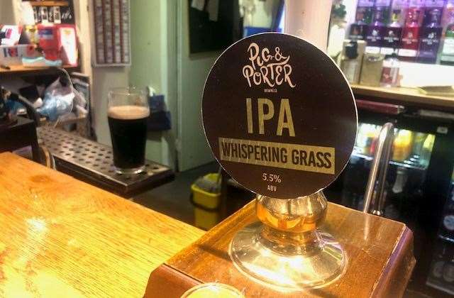 Once I'd spotted the Whispering Grass IPA from the Pig & Porter Brewery I knew exactly what I was having first