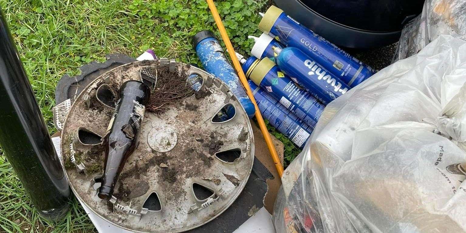 Nitrous Oxide canisters found along Alkerden Lane, Greenhithe (62167144)