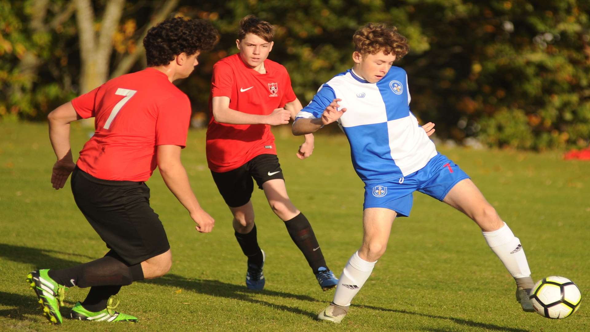 Bredhurst Juniors on the stretch against Thamesview Rangers in Under-16 Division 1 Picture: Steve Crispe