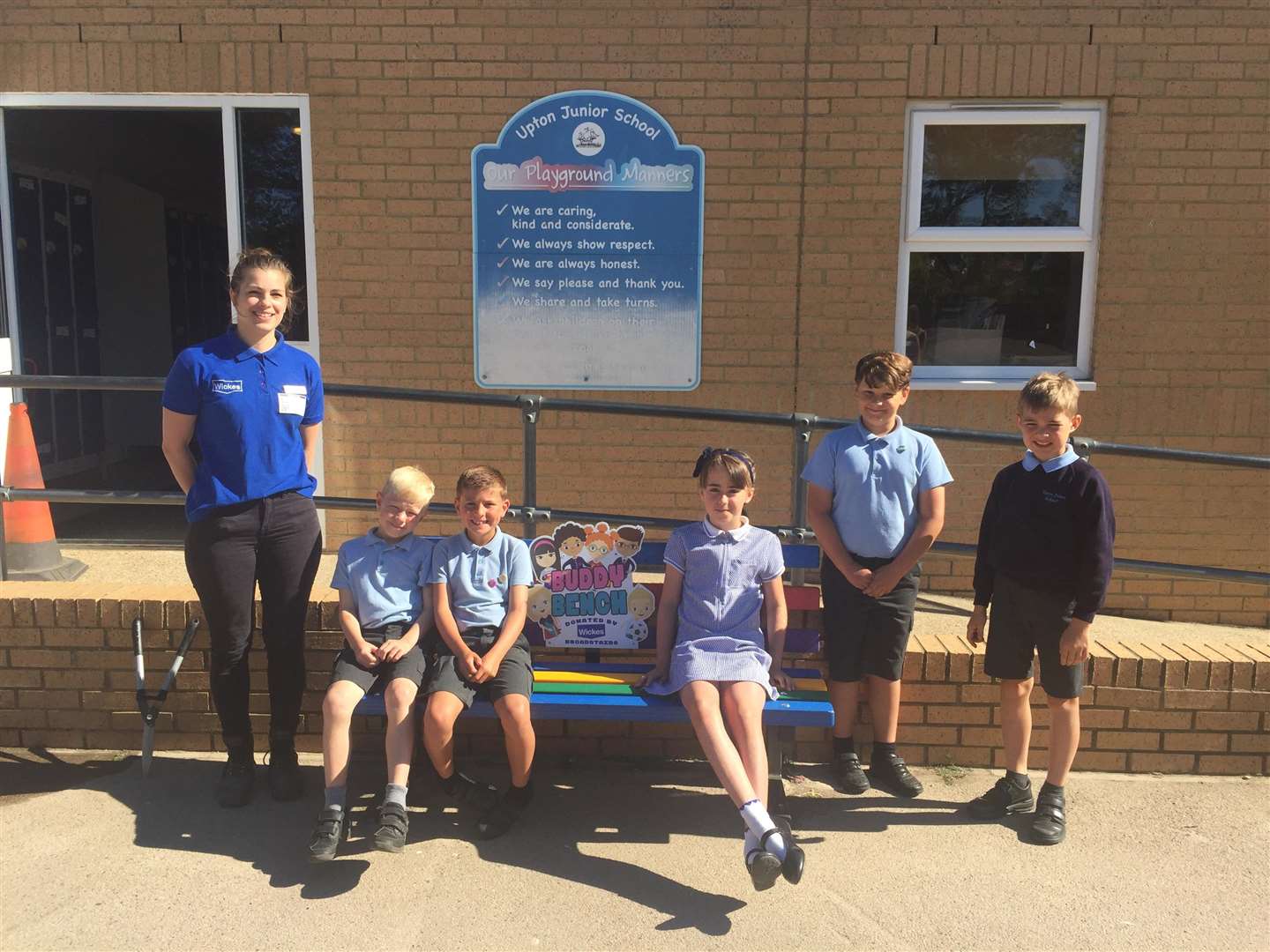 The new buddy bench at Upton Junior School (3030594)