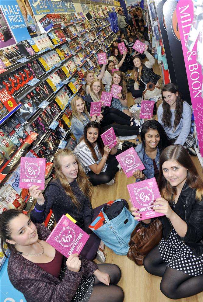 Jamie Laing signing his book at WH Smith Bluewater. www.imageworksevents.co.uk