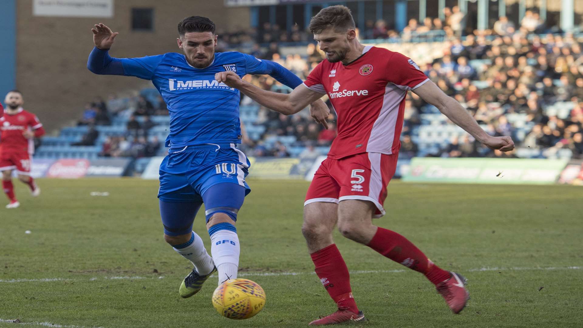 Conor Wilkinson challenges for the ball Picture: Andy Payton