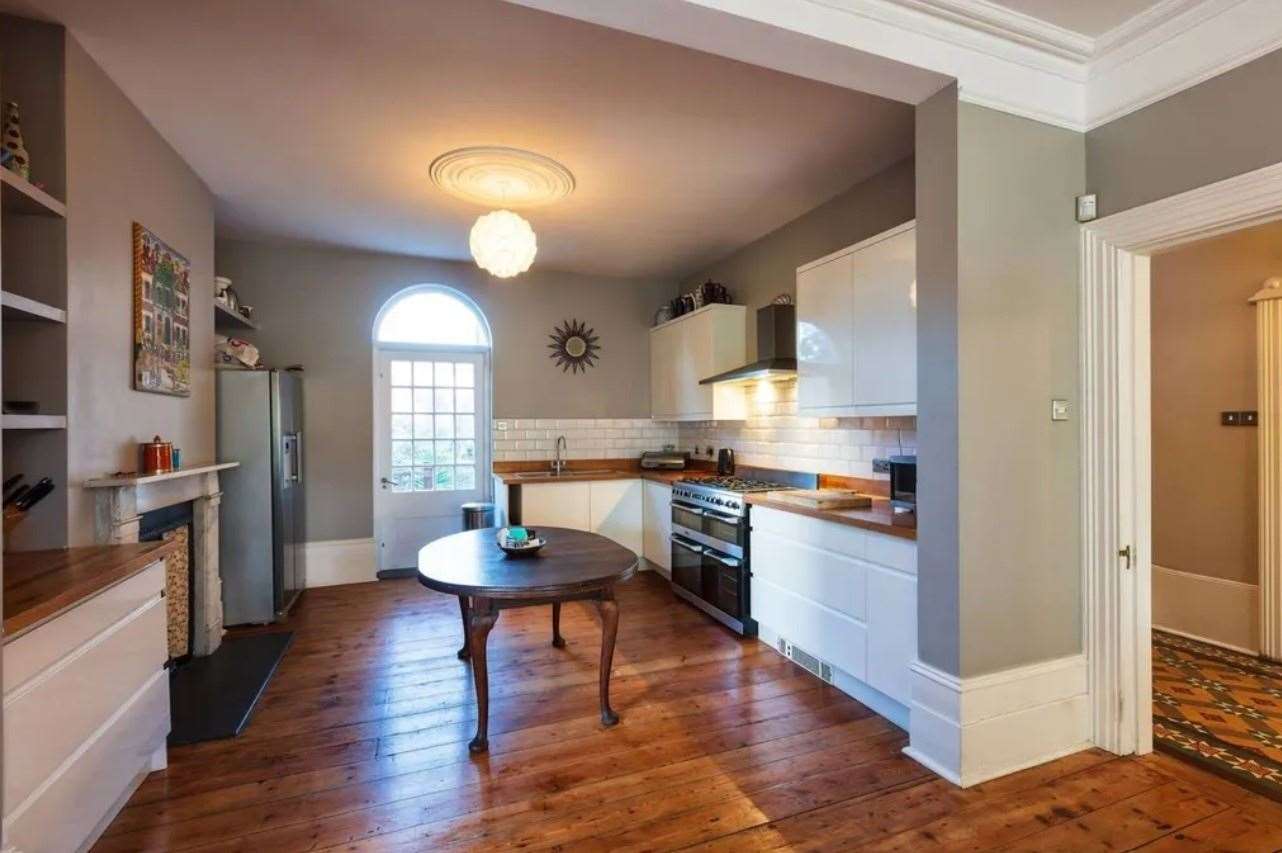 The fitted kitchen. Picture: Zoopla / Purple Bricks