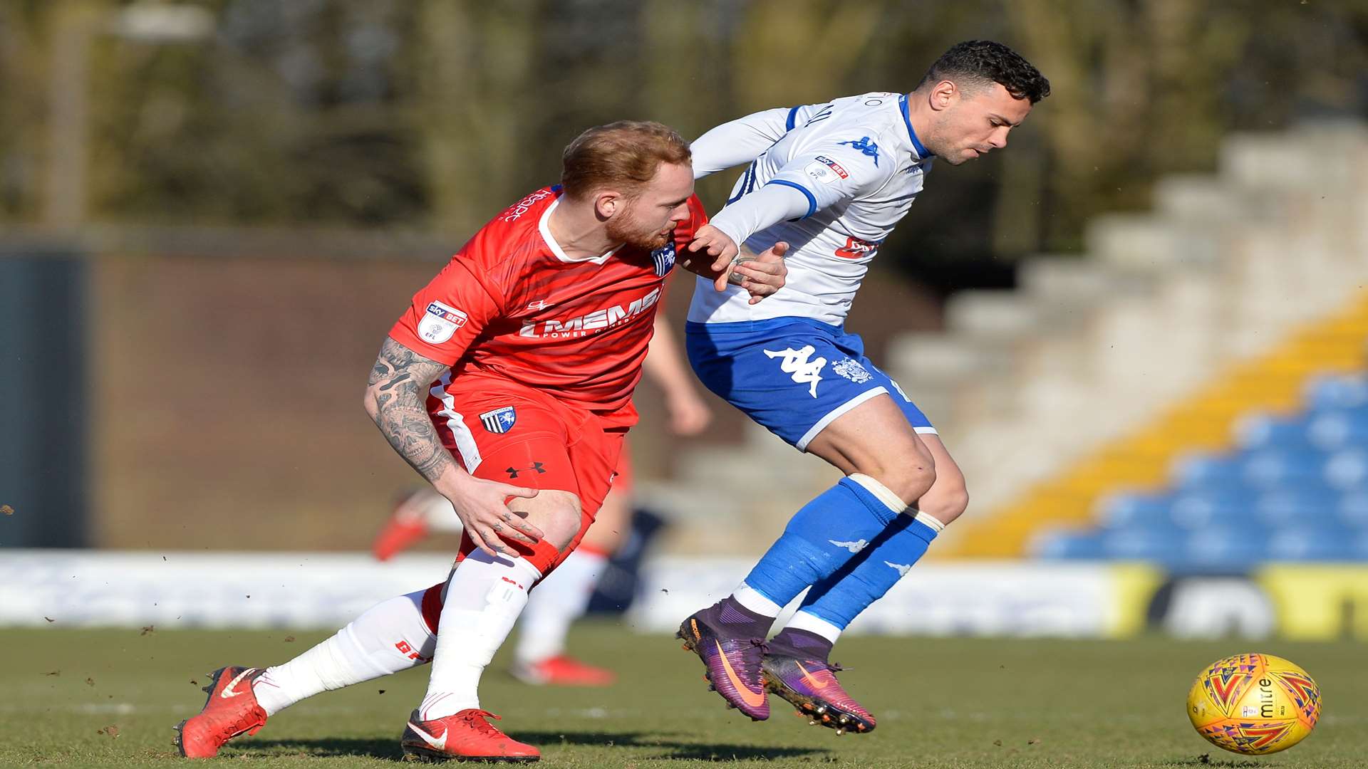 Connor Ogilvie up against Zeli Ismail Picture: Ady Kerry