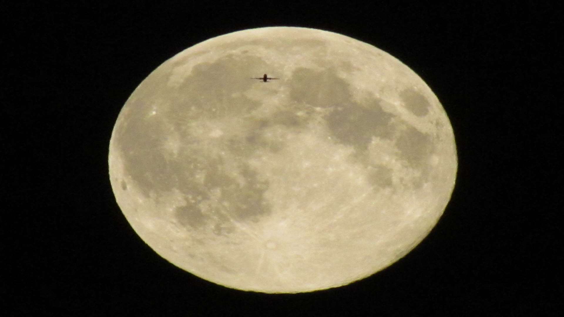 Past supermoon photographed by Tim Harrington in Victoria Park, Ashford