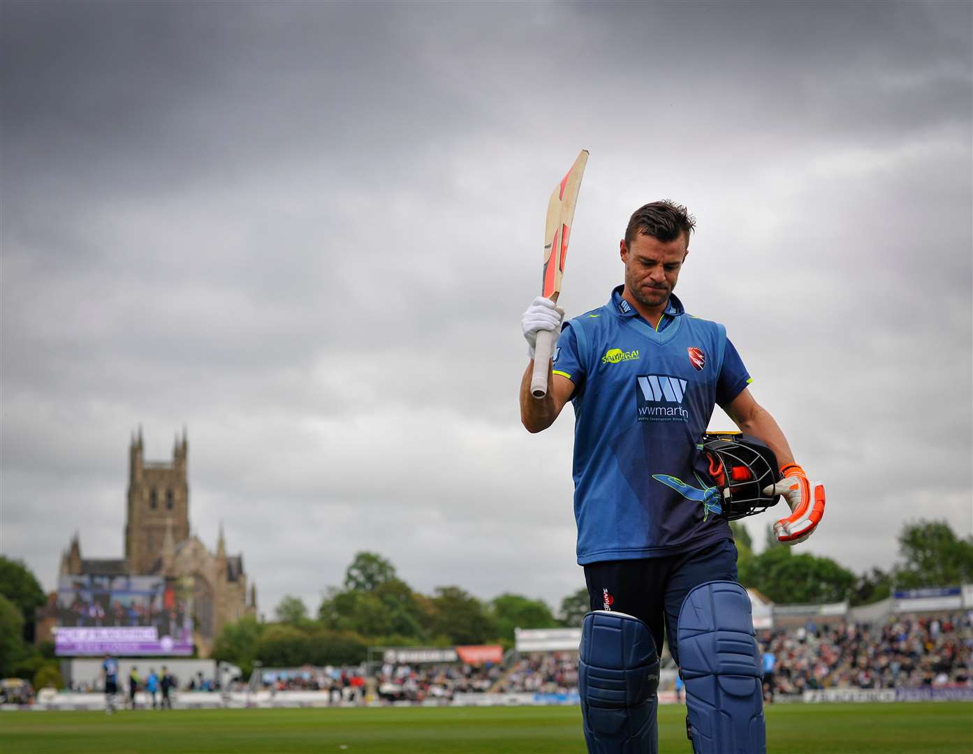 Heino Kuhn takes the applause after falling with the victory target just four runs away during their Royal London Cup semi-final at New Road, Worcester. Picture: Ady Kerry.